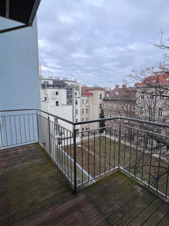 Delightful 1 Bedroom Near Schoenbrunn And Westbahnhof With Big Porch Wien Exteriör bild