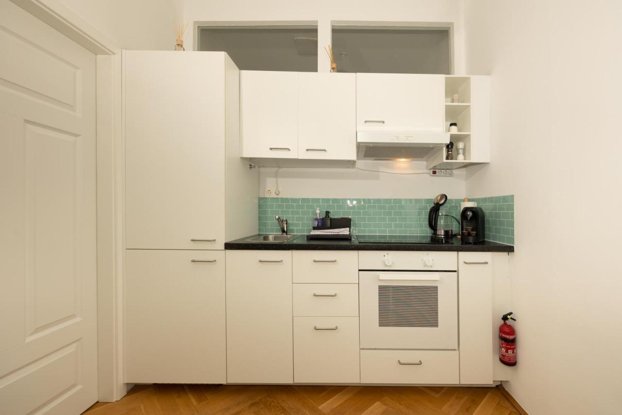 Delightful 1 Bedroom Near Schoenbrunn And Westbahnhof With Big Porch Wien Exteriör bild