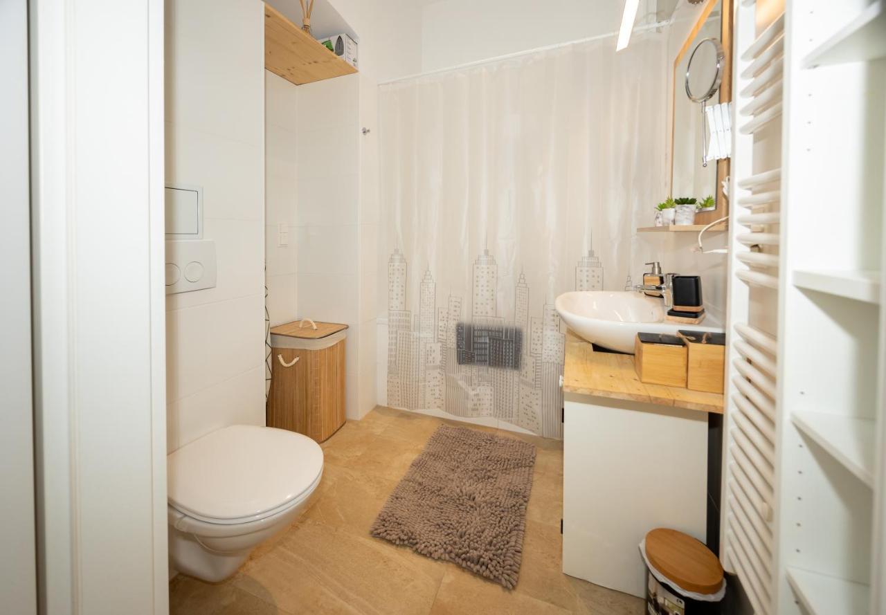 Delightful 1 Bedroom Near Schoenbrunn And Westbahnhof With Big Porch Wien Exteriör bild