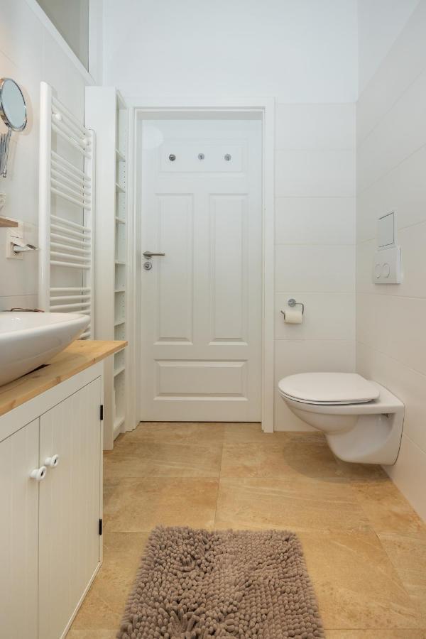 Delightful 1 Bedroom Near Schoenbrunn And Westbahnhof With Big Porch Wien Exteriör bild